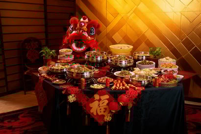 jimeng-2025-12-01-4333-请将这张图中的南瓜元素全部去掉,并将装饰中的“福”字展现完整